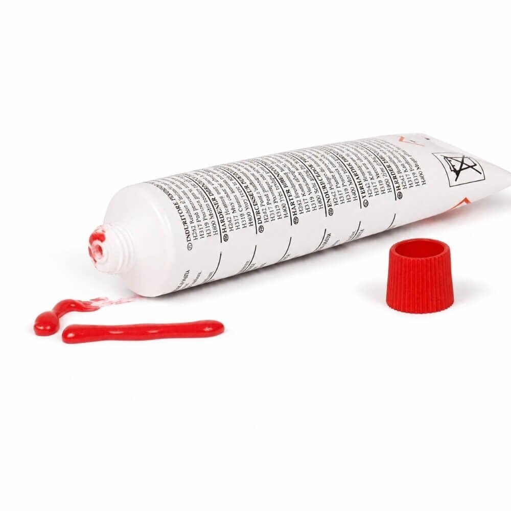 Kietiklis poliesteriniam glaistui 40 g 1