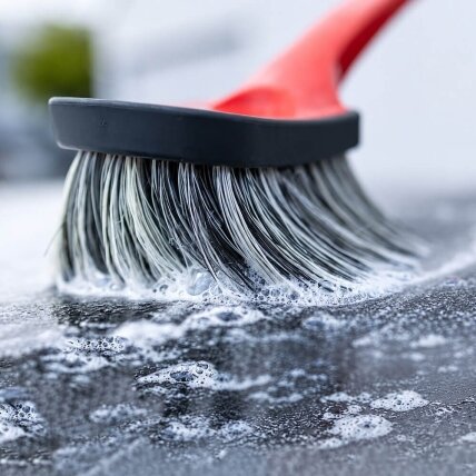MaxShine Soft Grip ratlankių ir ratų arkų valymo šepetys ilga rankena 6